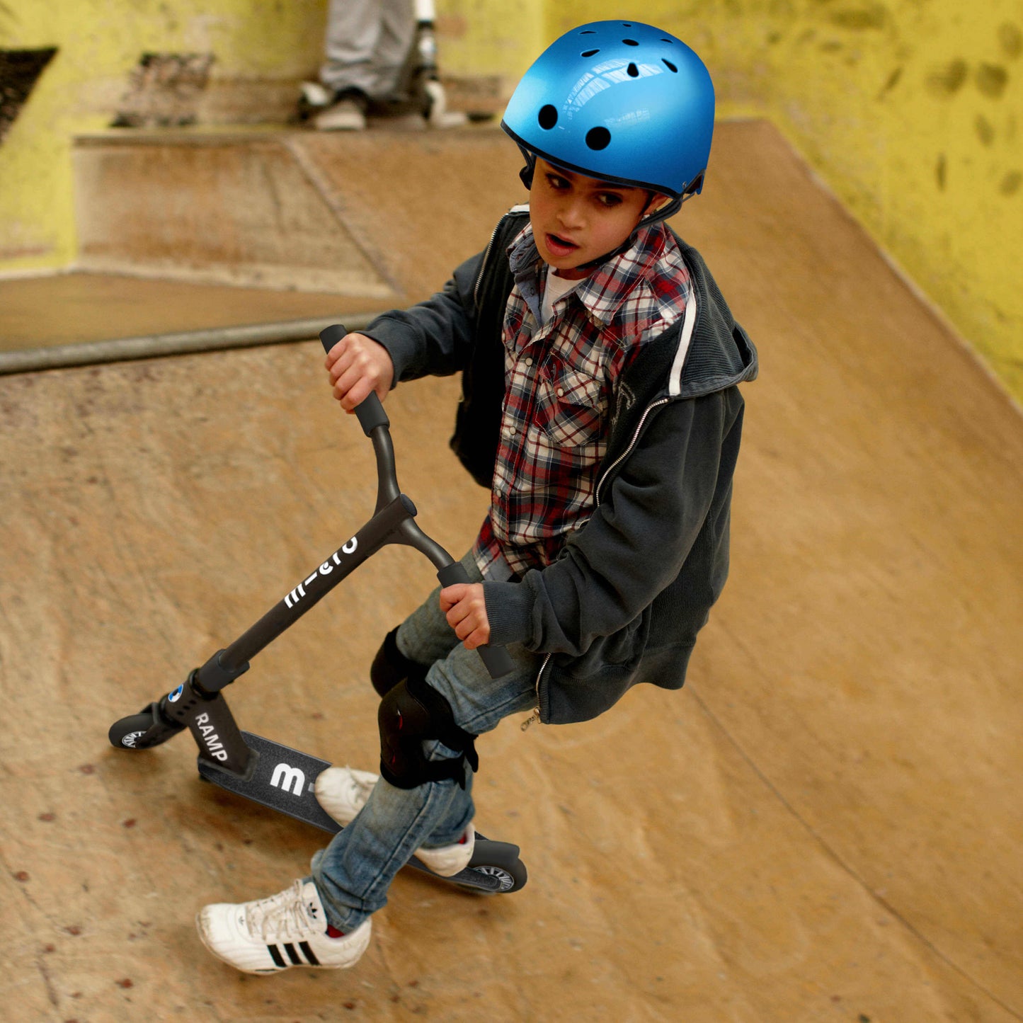 Micro Ramp Tricks Scooter: Black
