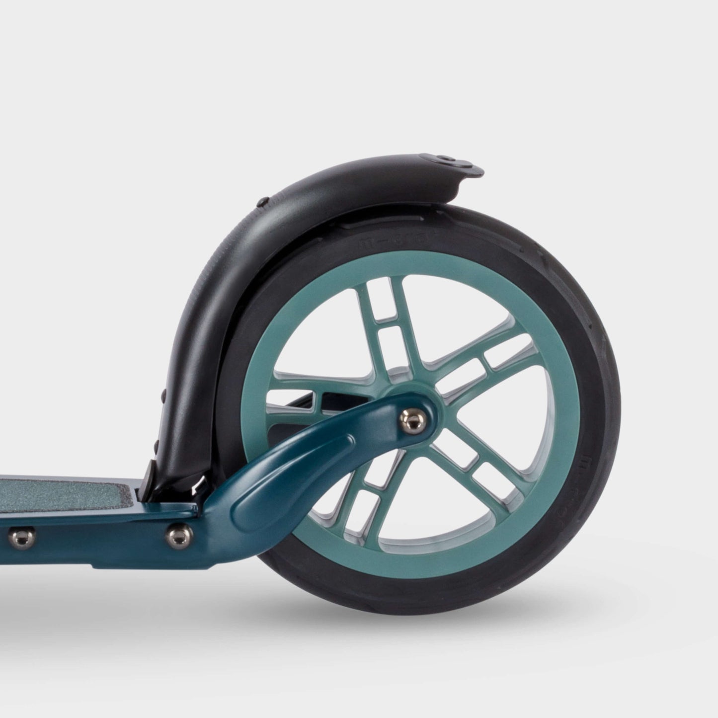 Micro Classic Sporty Wheel Scooter: Green