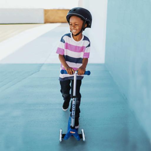 Micro outlet scooter boys